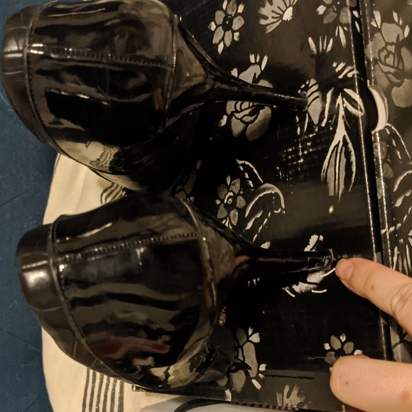 Vera Wang Black Heels - Picture 5 of 9